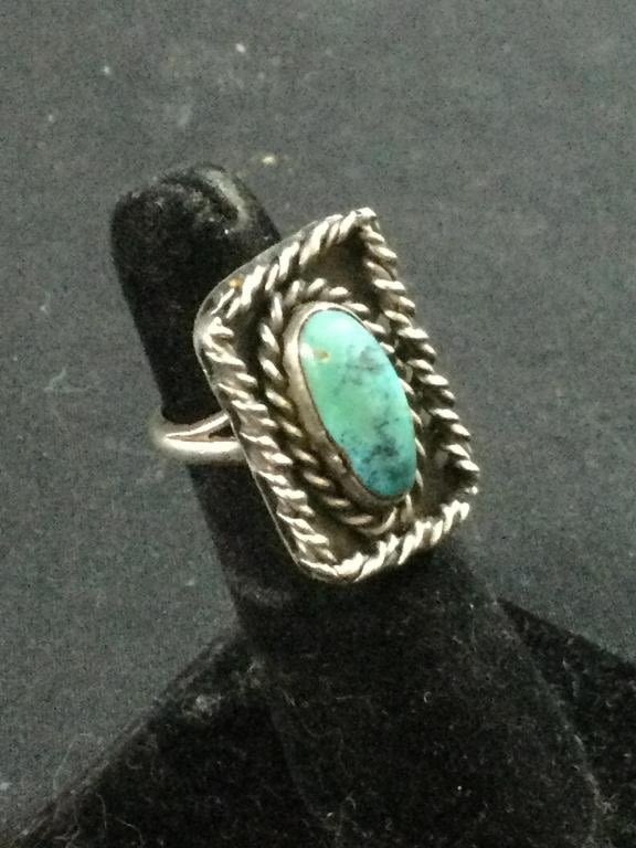 Lot 257: Silver Navajo Ring