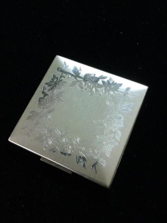Lot 258: Silver Compact