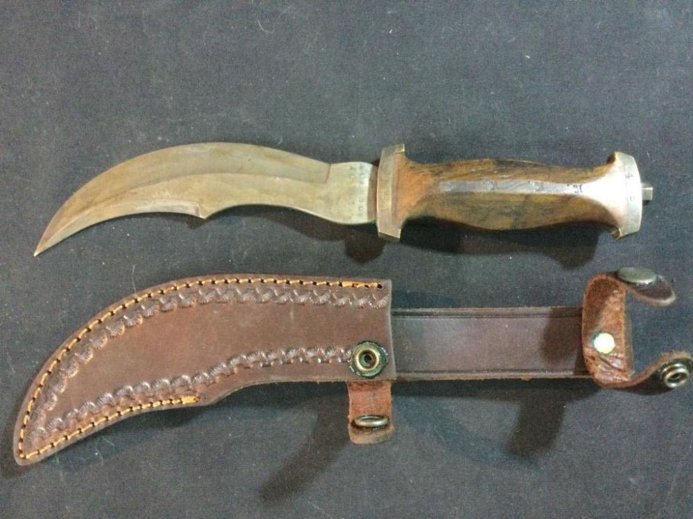 Lot 270: Knife