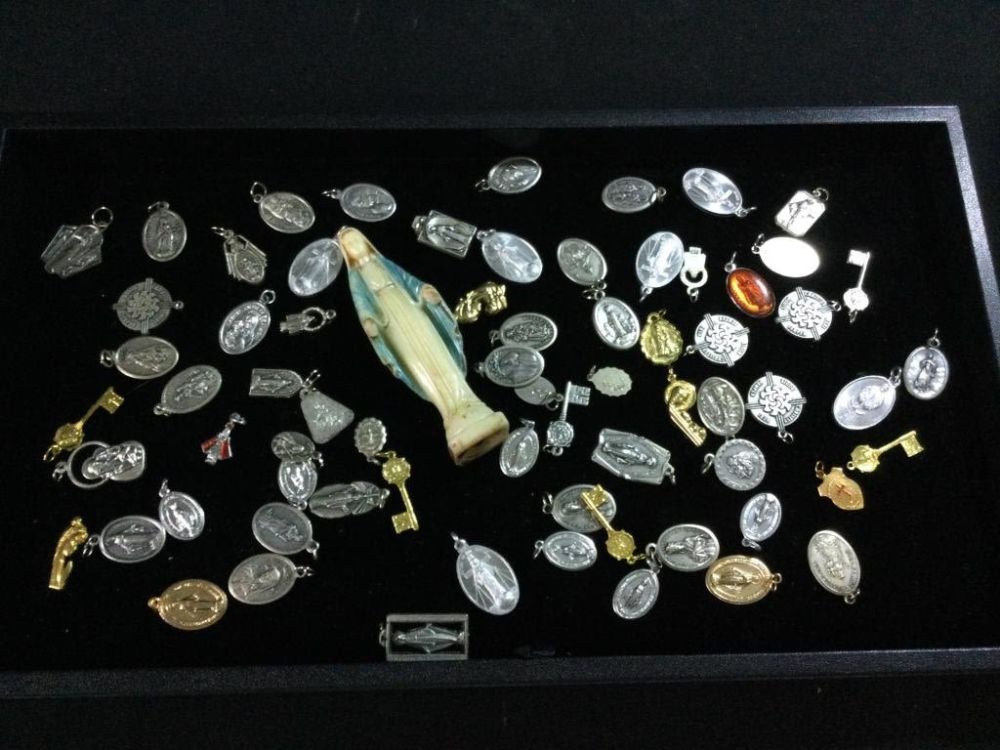 Lot 10: Vintage Religious Medals