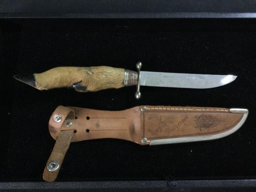 Lot 15: Deer Hoof Knive w/Sheath