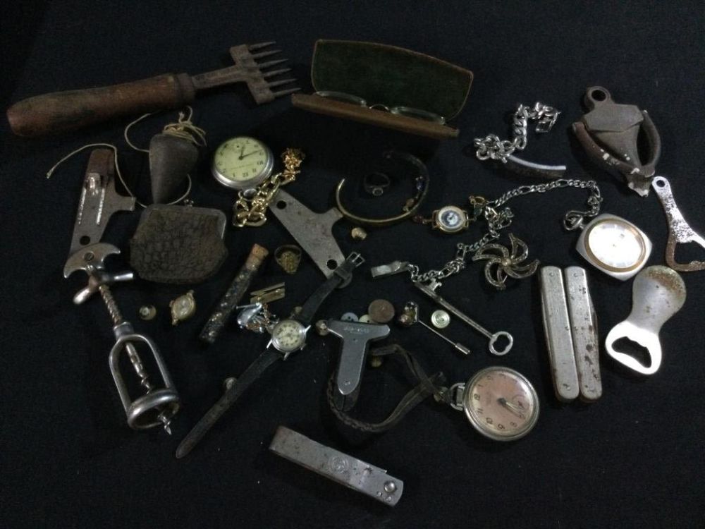 Lot 22: Vintage Mix Lot
