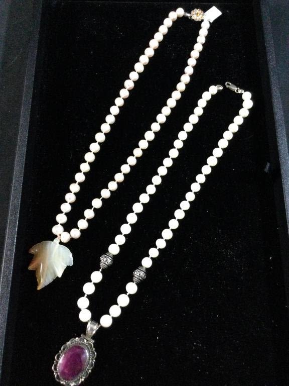 Lot 48: Pearls with gemstones