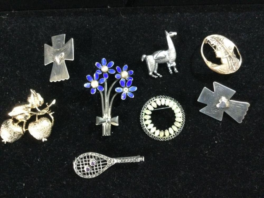 Lot 104: Sterling Jewelry