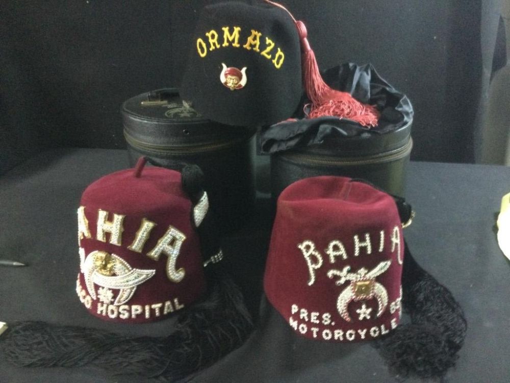 Lot 105: Vintage Shrinter Hats w/Cases