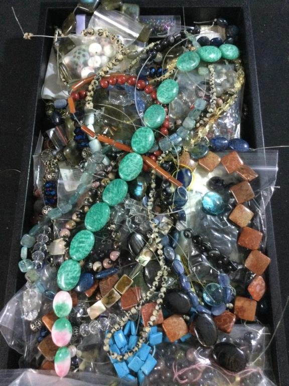 Lot 157: Mix Lott of Gemstones