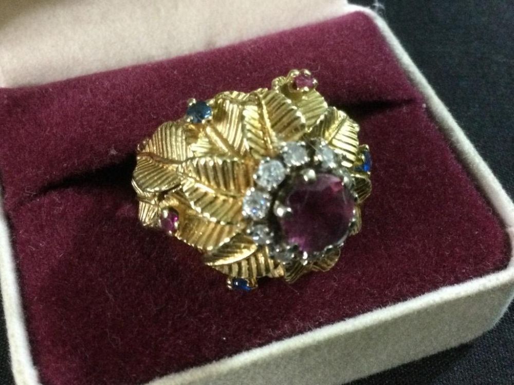Lot 162: 18kt  Ring w/Gemstones