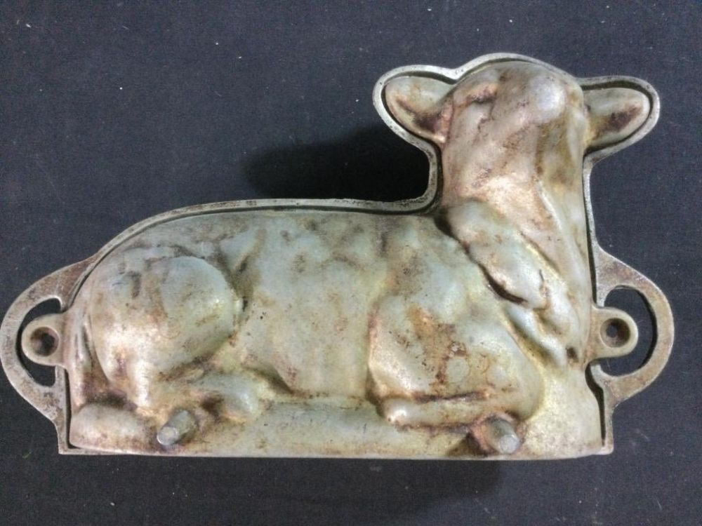 Lot 163: Cake Mold