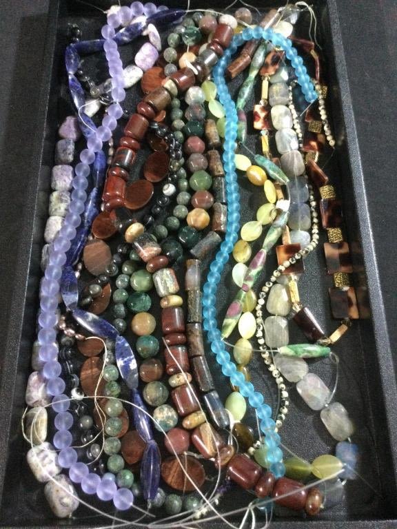 Lot 178: Gemstones