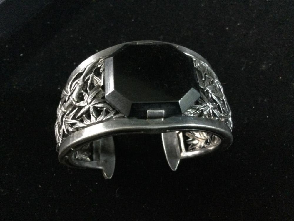 Lot 218: Silver & Onyx Cuff
