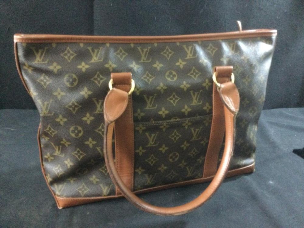 Lot 7: Louis Vuitton Bag?