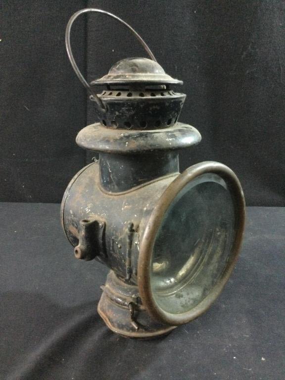 Lot 27: Antique Model A/Buggy Lantern