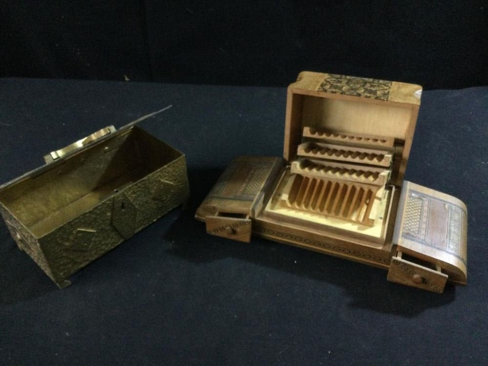 Lot 60: Vintage Boxes