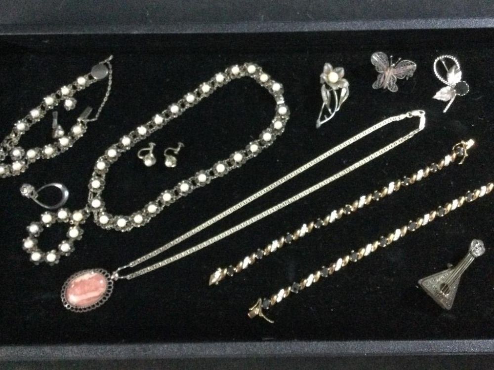 Lot 121: Sterling Jewelry