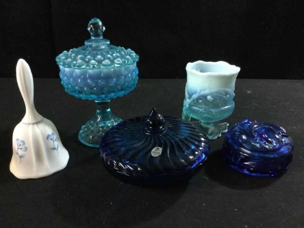 Lot 199: Fenton Glassware