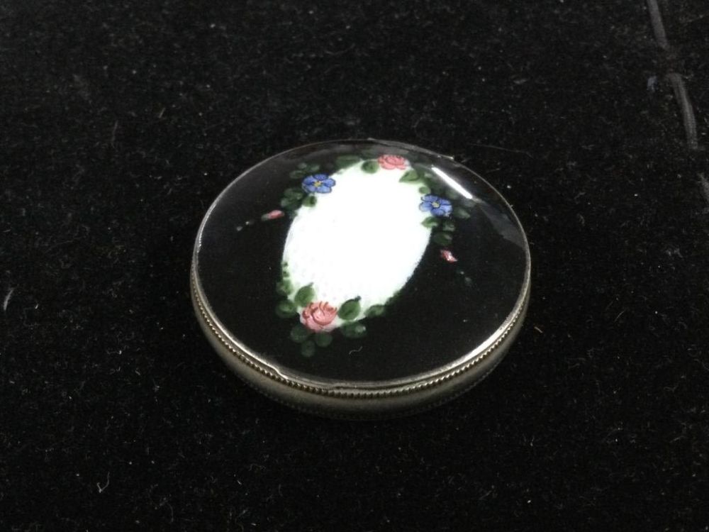 Lot 229: Sterling Compact