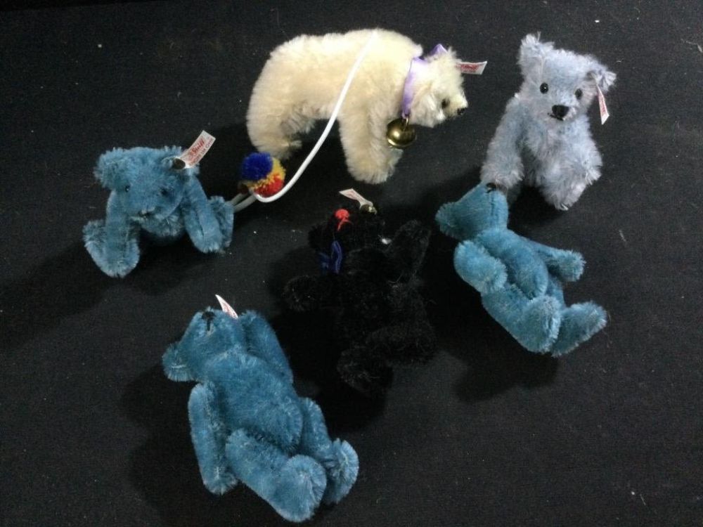 Lot 254: Antique Miniature Steiffs