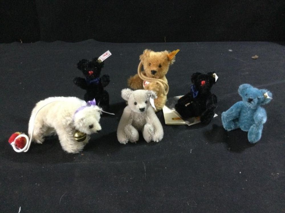 Lot 9: Vintage Miniature Steiff's