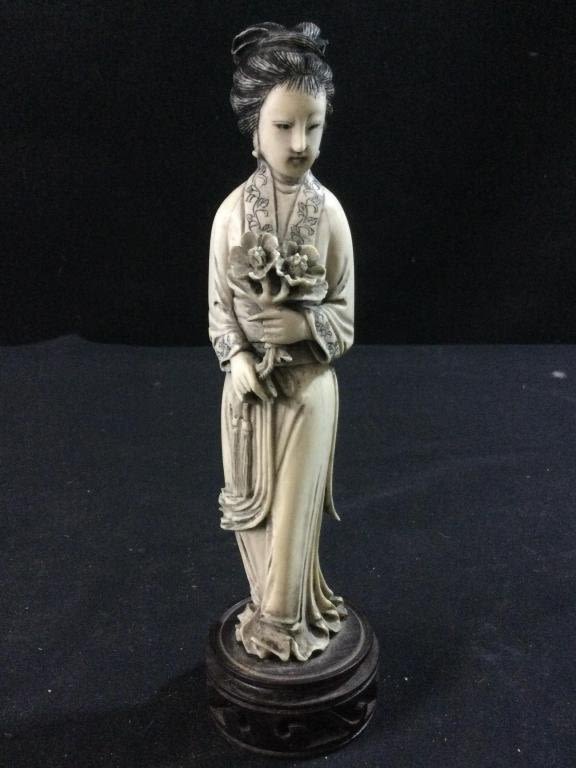Lot 10: Vintage Carved Geisha Women