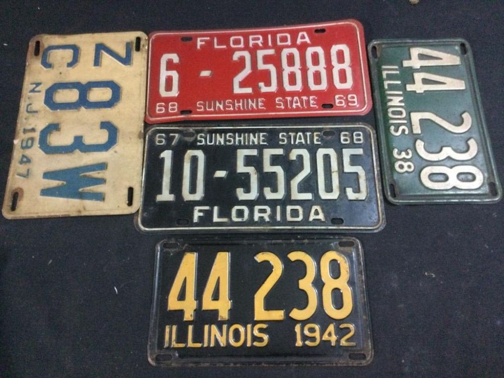 Lot 11: Vintage License Plates