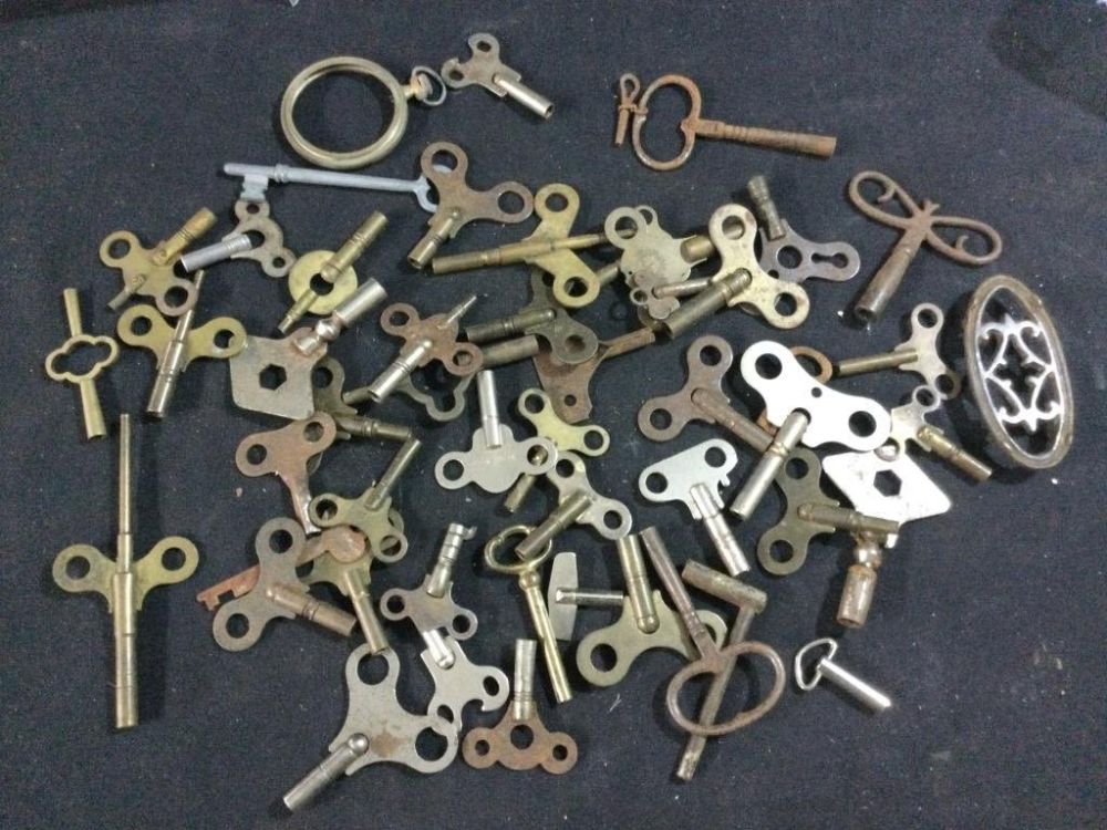 Lot 18: Vintage Clock Keys