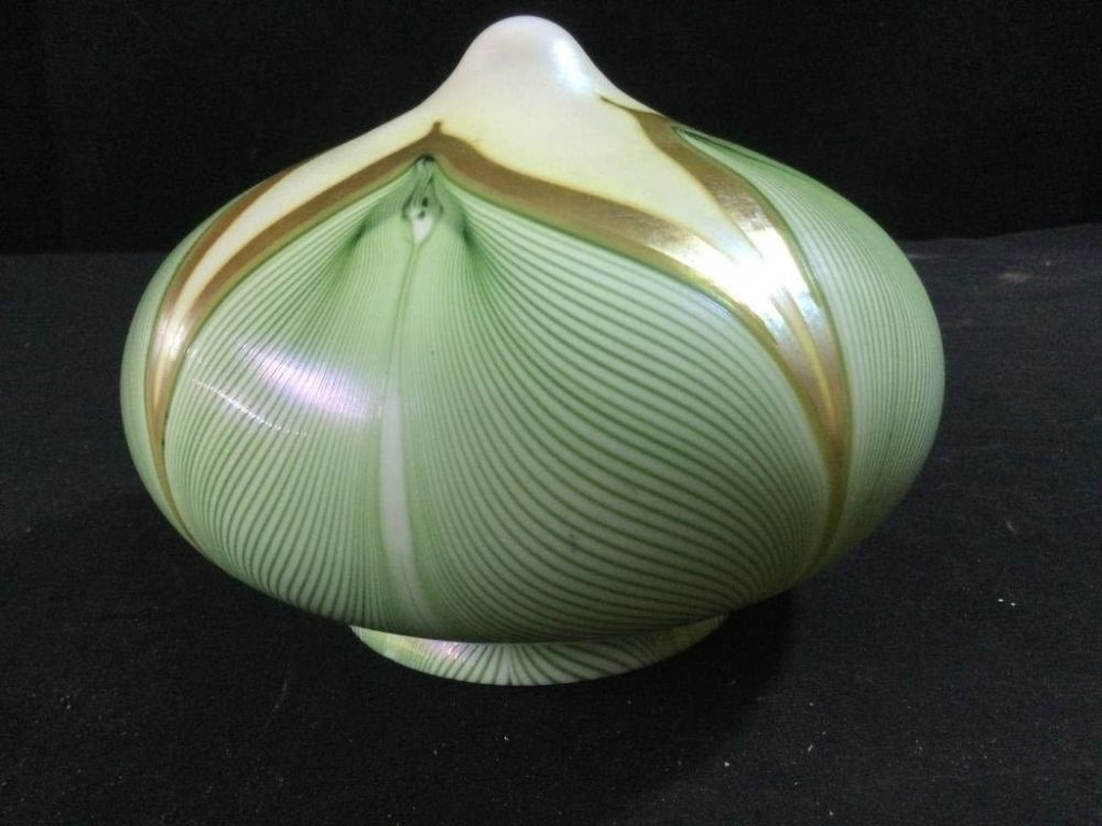 Lot 37: Zephyr Art Glass