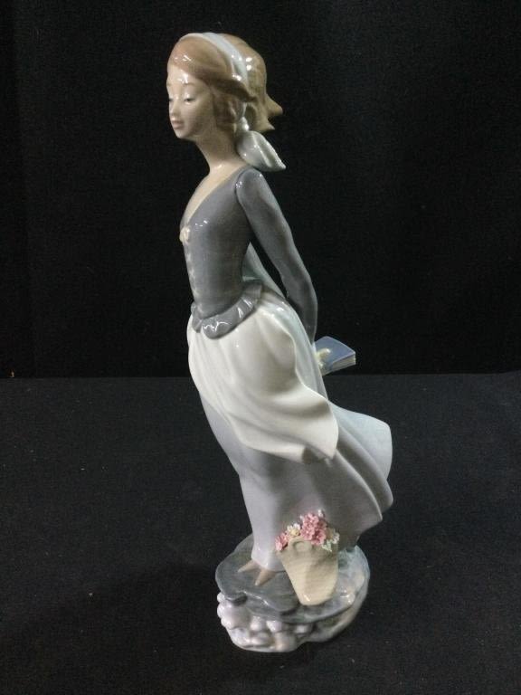 Lot 75: Lladro "Sea Breeze"