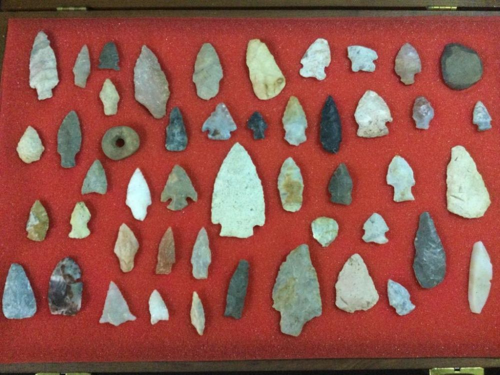 Lot 77: Arrowheads