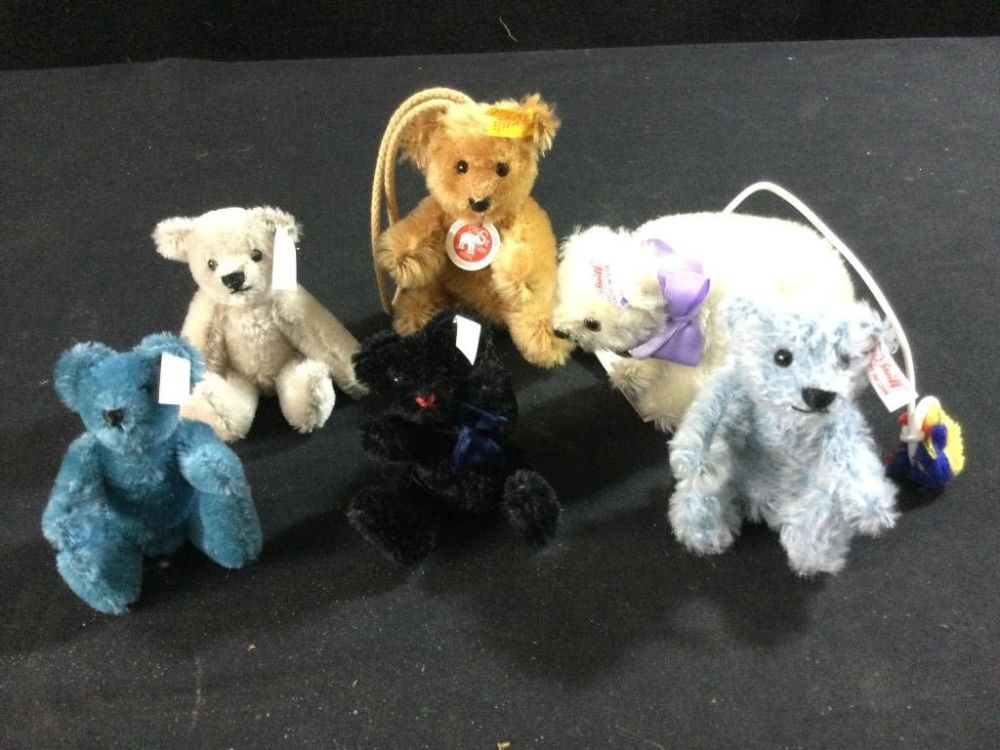 Lot 123: Steiff Minatures