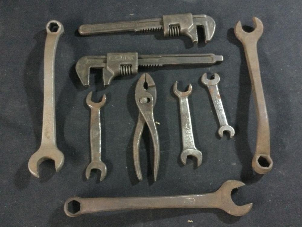 Lot 132: Vintage Ford Tools
