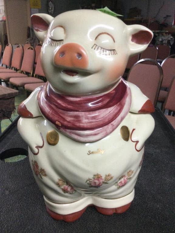 Lot 152: Vintage 1940's Smiley Pig Cookie Jar