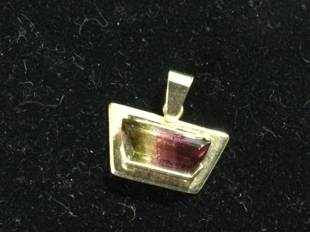Lot 197: 14kt Pendant with Watermelon Tourmaline