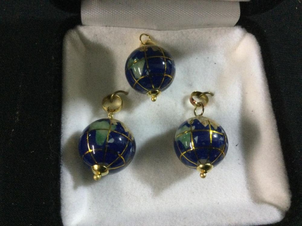 Lot 210: 18 kt Gemstone Globe Pendants