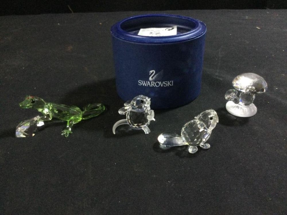 Lot 233: Swarvoski Figurines
