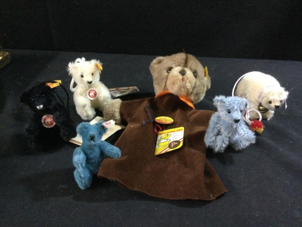 Lot 237: Mini Steiff Bears