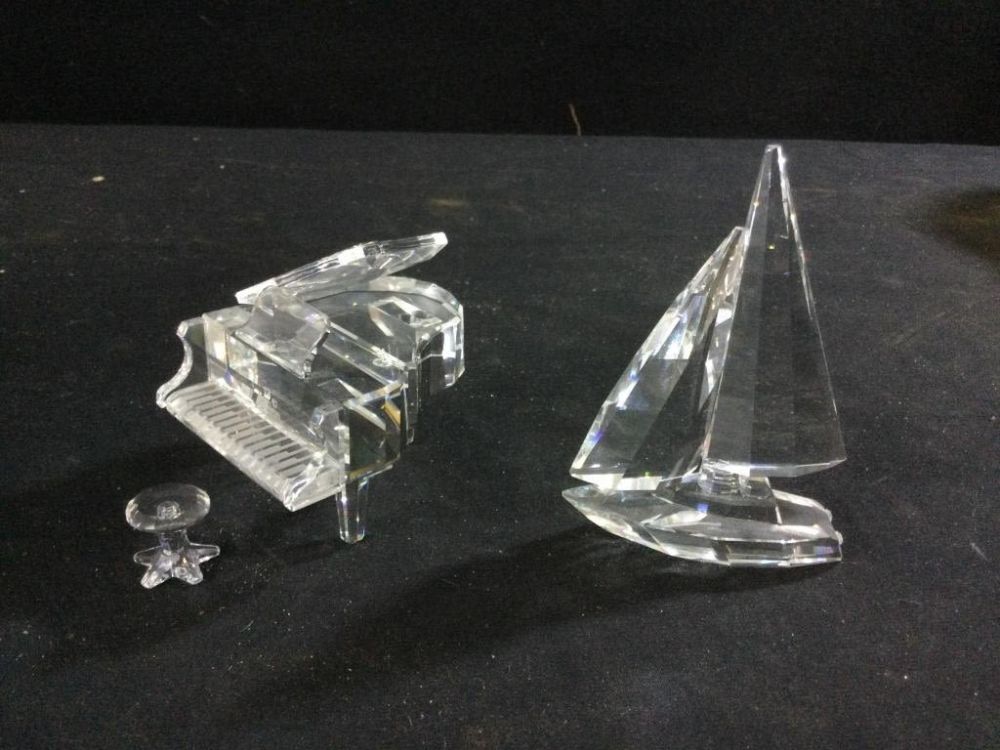 Lot 252: Swarvoski Figurines