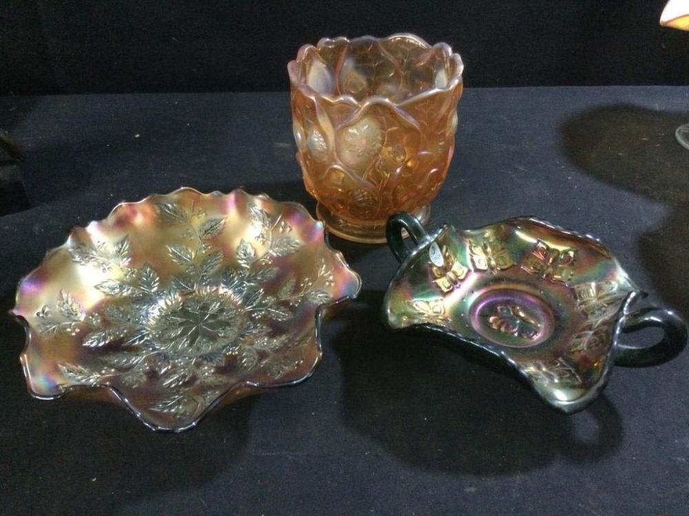 Lot 253: Fenton Glassware
