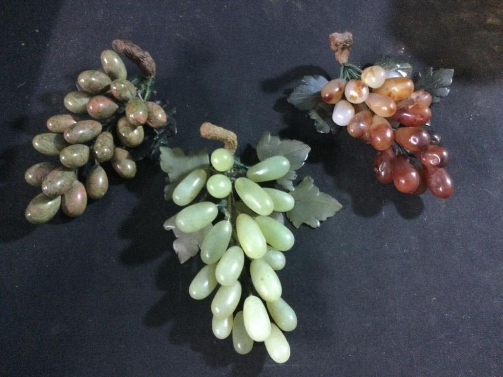 Lot 264: Vintage Mid Century Gemstone Grapes