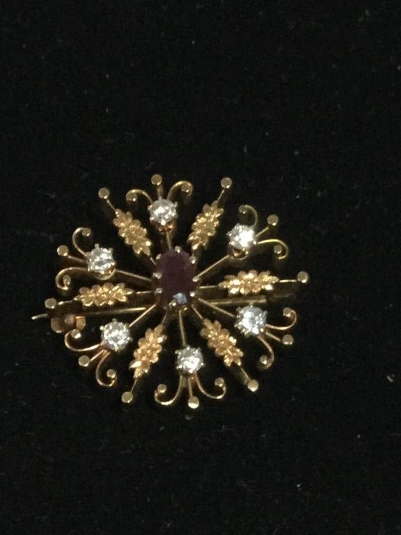 Lot 51: Gold Brooch
