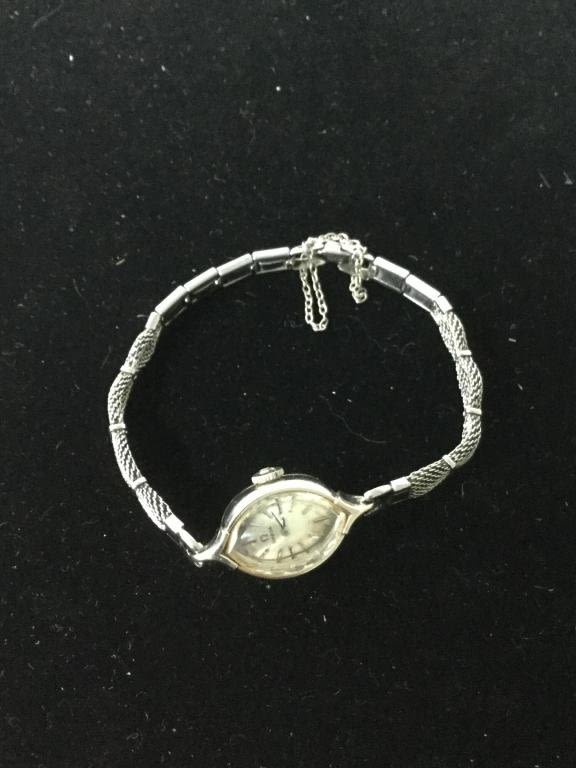 Lot 72: Ladies Omega Watch
