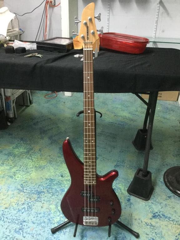 Lot 84: Yamaha Guitar