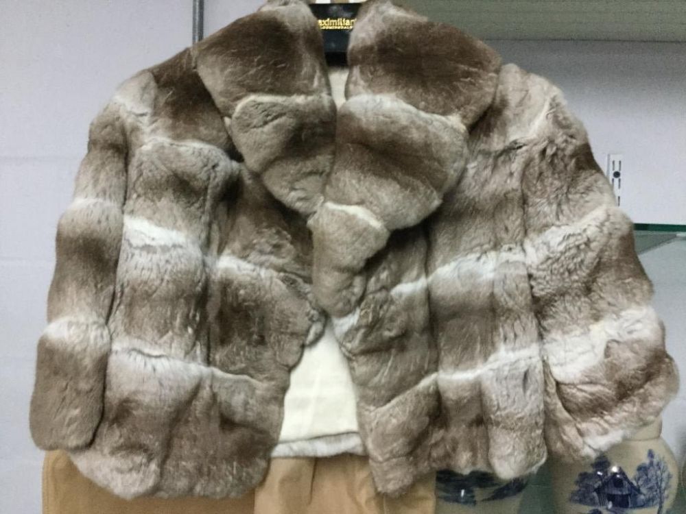 Lot 86: Chincilla Shawl