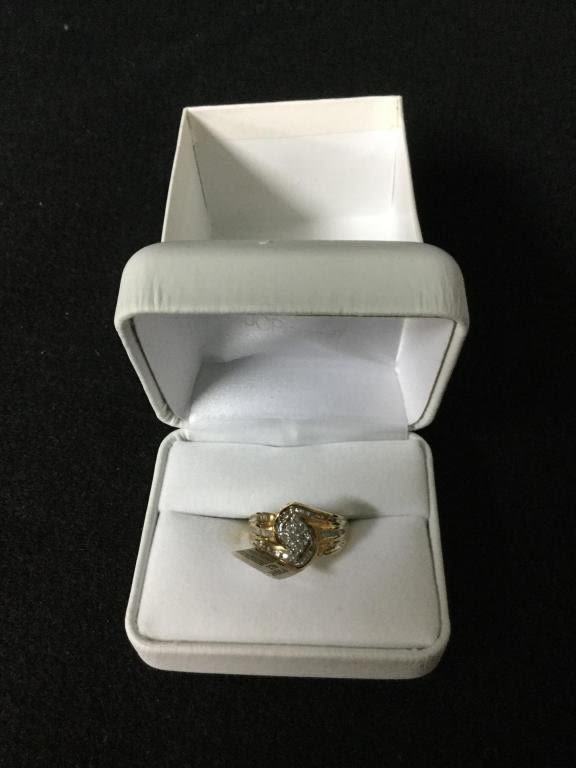 Lot 95: Gold Diamond Ring