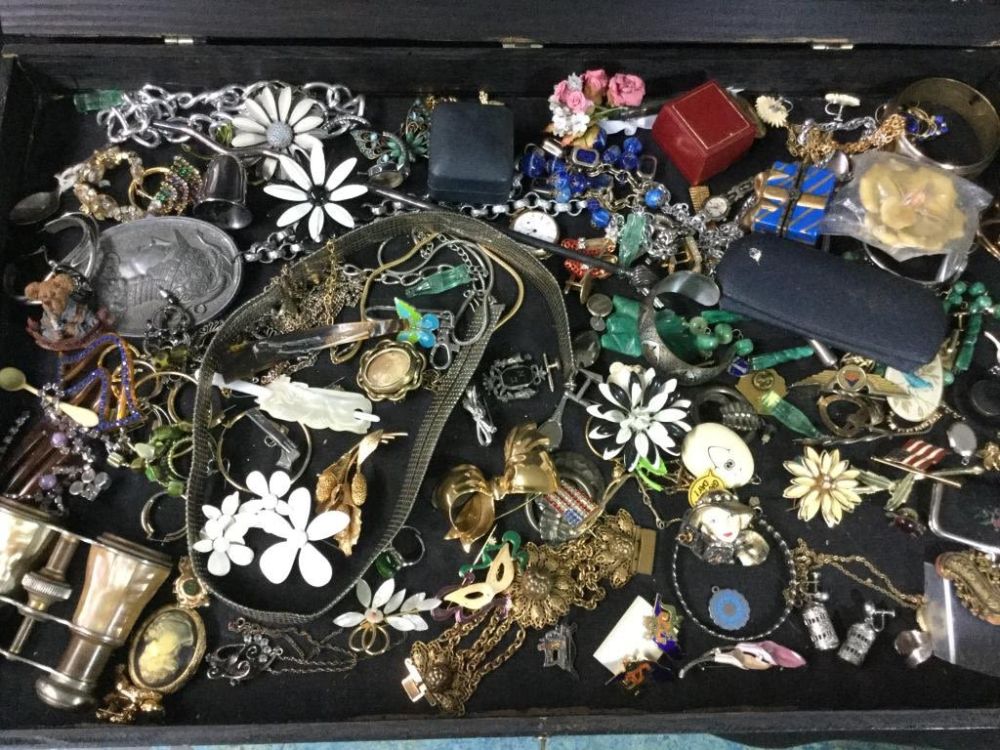 Lot 139: Vintage Jewelry