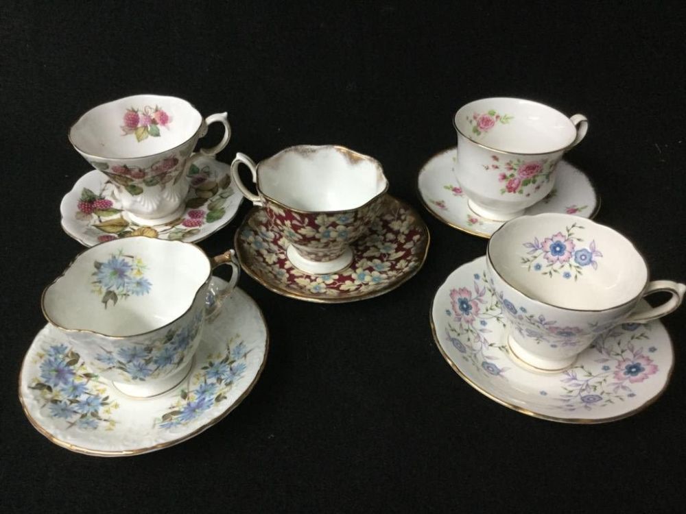 Lot 161: Cups & Saucer Lot