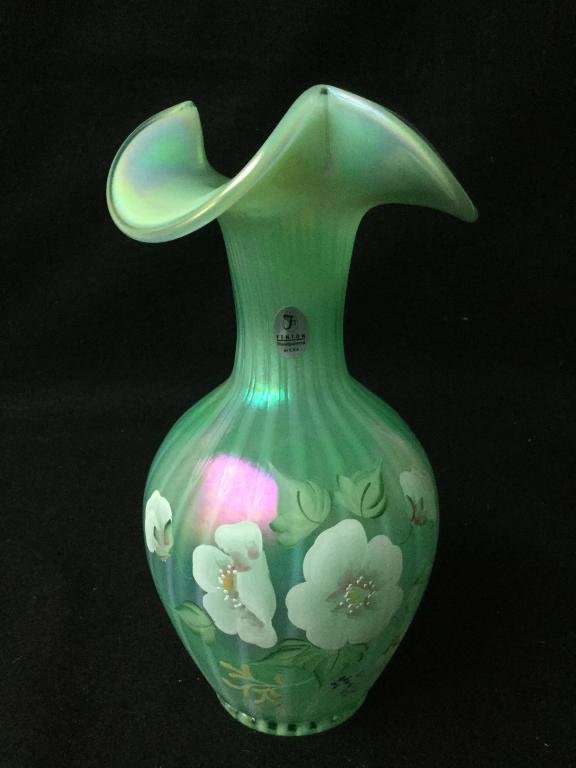 Lot 173: Fenton Vase