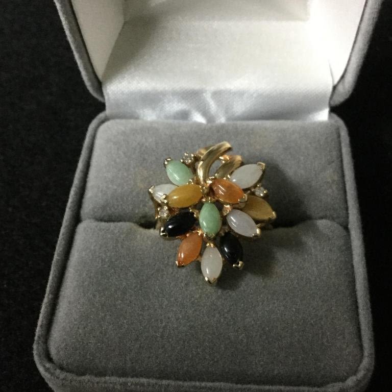 Lot 198: Gold Gemstone Ring