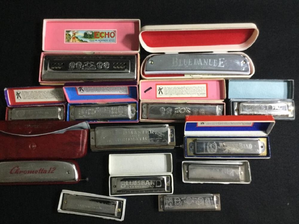 Lot 1: Harmonicas