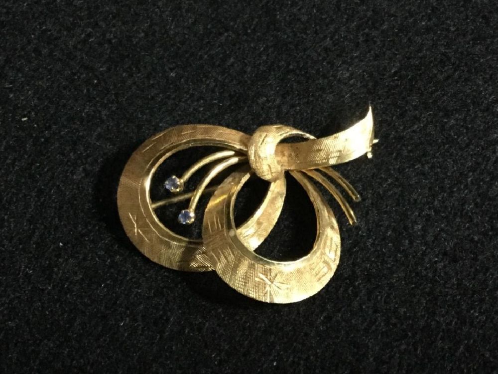 Lot 11: 18kt Gold  Brooch