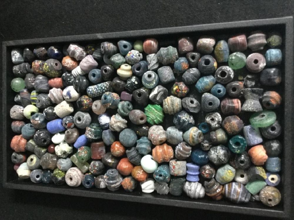 Lot 15: Vintage Glass Beads